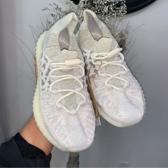 Yeezy 350 V2 compact kids size 2.5 youth unisex - Picture 1 of 13
